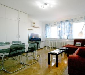 Magritte Business grade comfortable apartment.