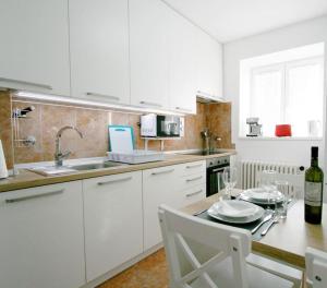 Magritte Business grade comfortable apartment.