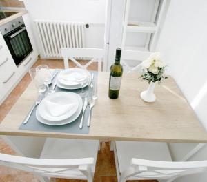 Magritte Business grade comfortable apartment.