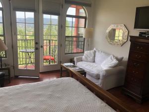 Mariposa room in The Penrose Bed & Breakfast