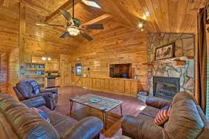Cozy Sunset View Cabin with Game Room and Mtn Views! - Northcutt