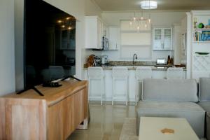 Whispering Seas Oceanfront Suite