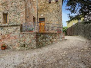 Varna Charm Tuscan Getaway