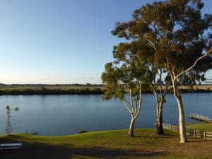 Riverfront Holiday House