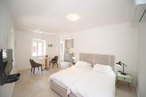 Studio Apartment room in Katareo Apartments
