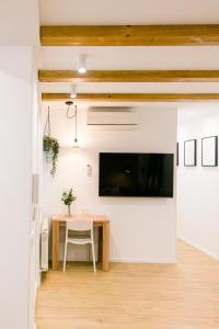 Estupendo Piso de 2 dormitorios en la Gran Vía. AA. Wifi.