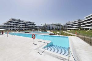 Espectacular bajo con jardín en 1ª línea de playa