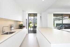 Espectacular bajo con jardín en 1ª línea de playa