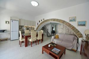 Arco I Downtown Rustic Apartment4 min from port