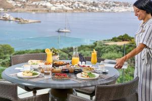 Agios Stefanos, 84600 Mykonos, Greece.