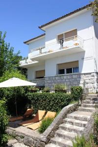 Simple beachfront rooms Bego