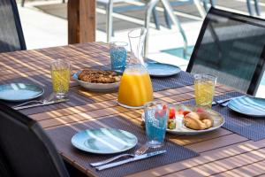 Cato Agro 5, Seafront Villa with Private Pool