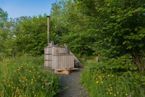 Hotels Terre d'Horizon Auvergne : Cottage - Vue sur Jardin