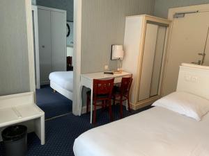 Hotels Hotel Anne De Bretagne BLOIS : Chambre Quadruple Classique - 2 Lits Doubles - 18 m²