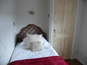 Standard Single Room room in Hollybush Inn