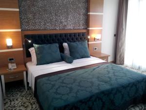 Malahit Exclusive City Hotel