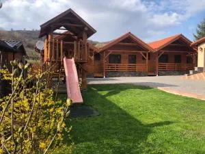 Riverside Woodhouses - Ilyèsmezö