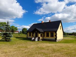 PRZYSTANEK nowEKOprzywno - Żółty Domek Pod Kasztanem