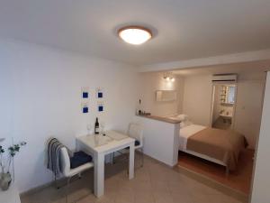 Studio Apartment MojMir