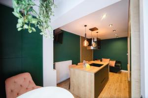 Green Velvet City Retreat