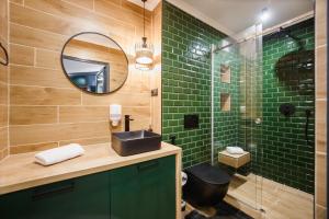 Green Velvet City Retreat