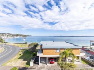 Blue Vista,9,13 Victoria Parade - Studio with stunning water views and air conditioning