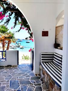 Family house by the seaside of Karavostasis