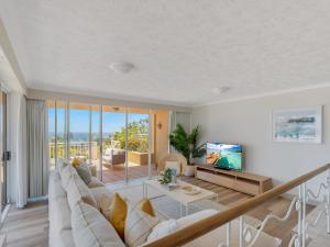 Orion 2 - Beachfront Rainbow Bay Coolangatta -Linen Supplied - Min. 3 night stays year round!
