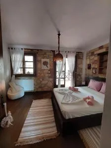 ANASTASIA STONE HOUSE - Ormília