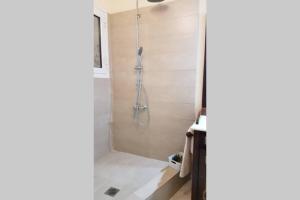 Blue Apartment - Athens Center, 4 BD, 2 BATH