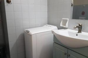 Blue Apartment - Athens Center, 4 BD, 2 BATH