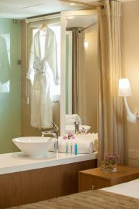 King Jason Paphos - Designed for Adults by Louis Hotels