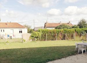 Maisons de vacances Gite Parthenay : Maison 5 Chambres