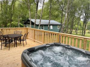 Fern Lodge 2 with Hot Tub