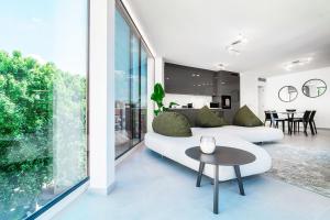 Flat Iron Apartments by Quokka 360 - modern building 5 min from the centre of Lugano
