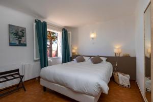 Hotels Hotel Les Lentisques : photos des chambres