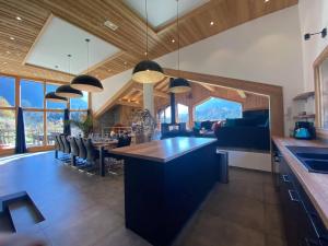 Chalets Chalet Azalee, Montriond, Morzine, Avoriaz : photos des chambres