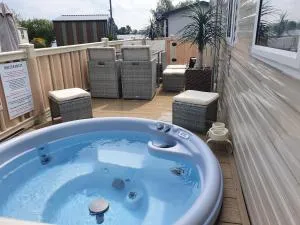Relaxing Breaks with Hot tub at Tattershal lakes 3 Bedroom - 塔特舍尔