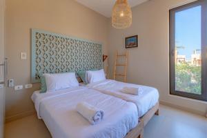 La Casa de Playa Tawila on Island 4BR Private with Heated Pool