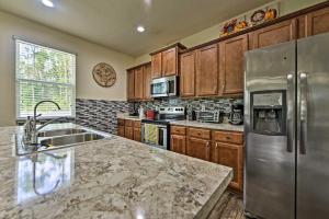 Jax Home with Yard - 10 Mi to Adventure Landing!