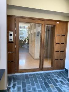 Central Large Apt Next to the Beach