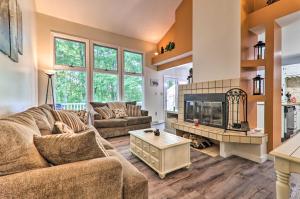 Holiday Home room in Lake Harmony Townhouse with Private Balcony!