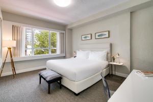  Standard King room in Crest Hotel Suites