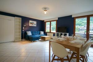 Maisons de vacances Le Bleu du Lac - 150m from the lake - terrace & parking in Sevrier : photos des chambres