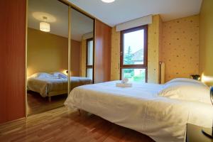 Maisons de vacances Le Bleu du Lac - 150m from the lake - terrace & parking in Sevrier : photos des chambres