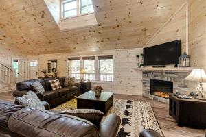 Three Bedroom House room in Misty Mountain Retreat