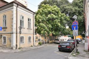 Central flats with free parking fast wifi and AC by Varna Holiday