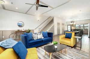 Holiday Home room in Pedalers Pad - HOT TUB - Downtown Bentonville