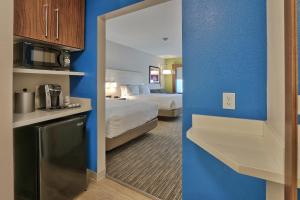Suite - Non-Smoking room in Holiday Inn Express & Suites - Roswell an IHG Hotel