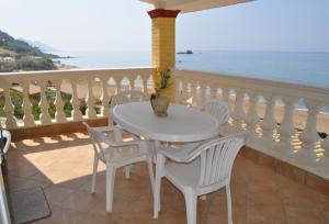 Beachfront House Tolis - Pelekas Beach